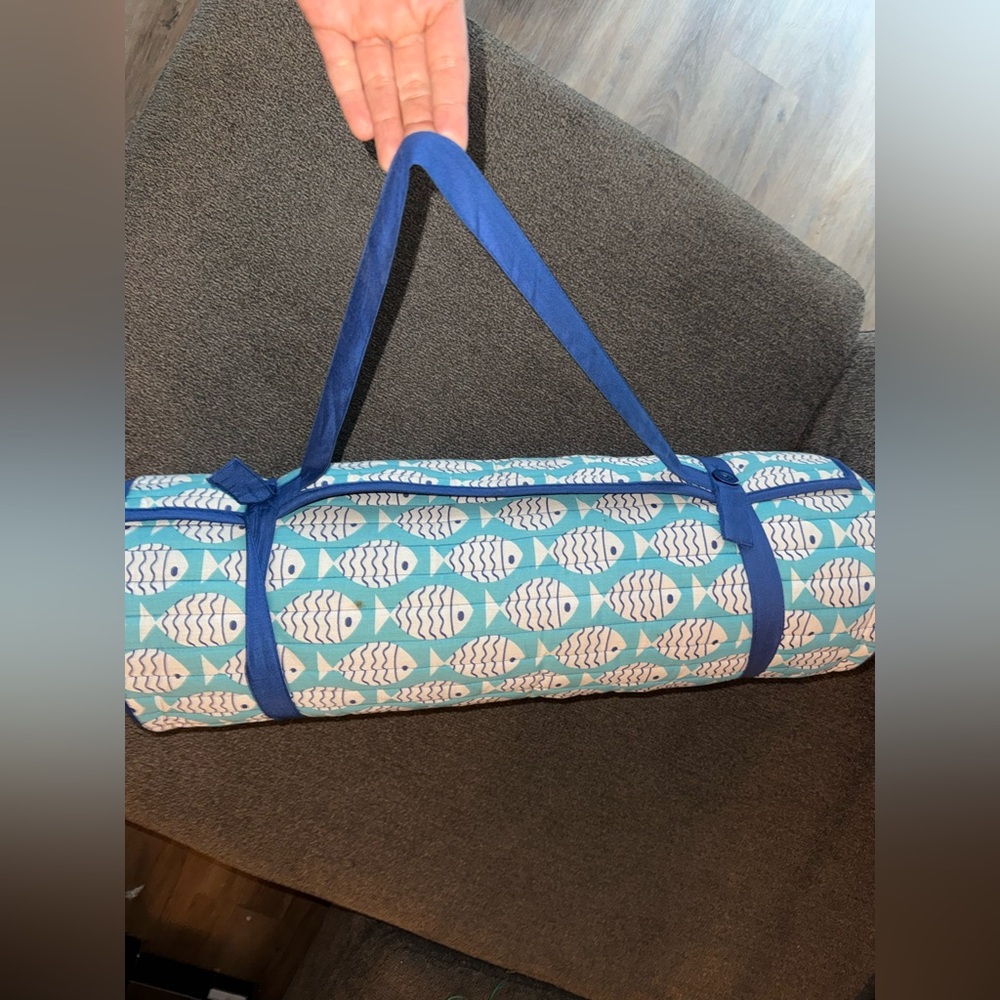 Fish Pattern Mat Bag with Blue Straps for the beach grass picnic
